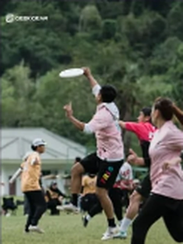 Ultimate frisbee athlete throwing a disc